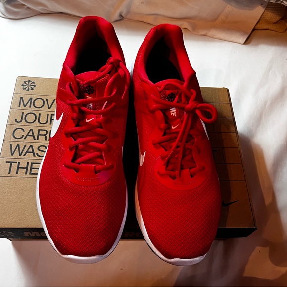 Nike Revolution shoes - Picture 1 of 5